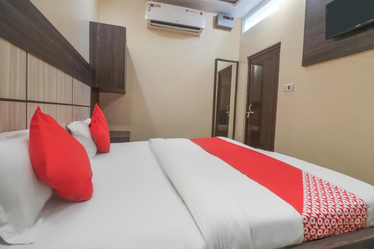 Oyo 60651 Hotel Arya Varanasi Oda fotoğraf